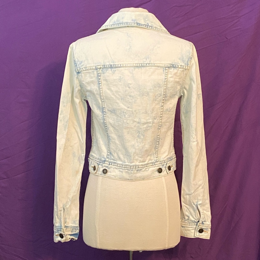 Free People Faded Blue Jean Jacket. Size 0. - Picture 3 of 6